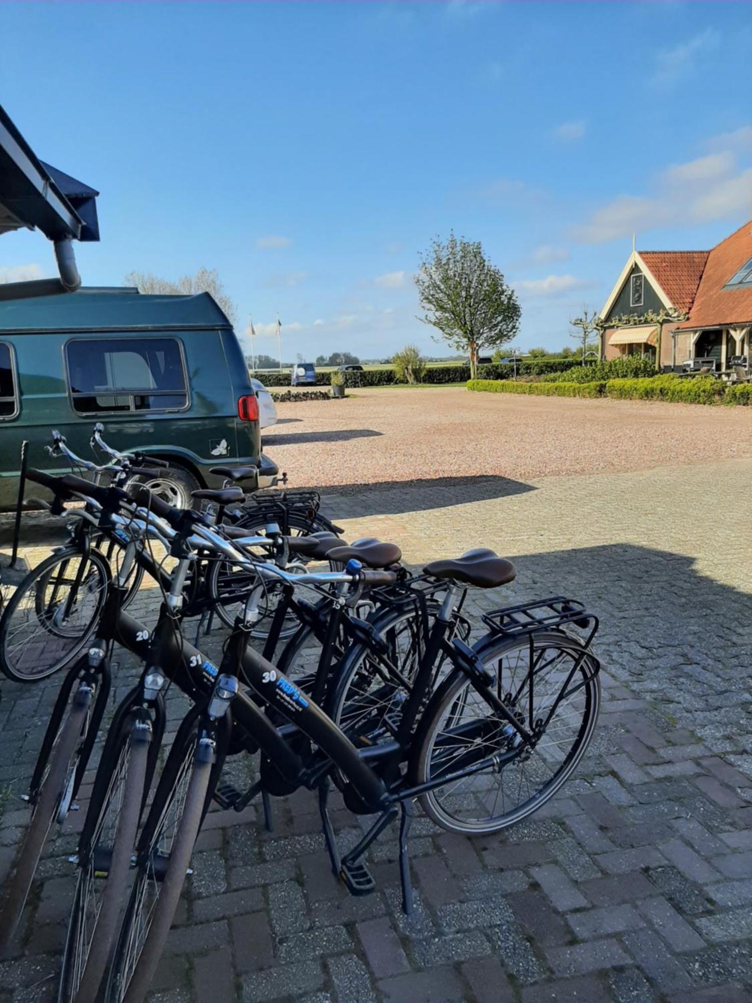 Camping De Tulpenweide Lege Kampeerplaats, Lege Plaats Op Het Gras Zonder Bed Breezand Ngoại thất bức ảnh
