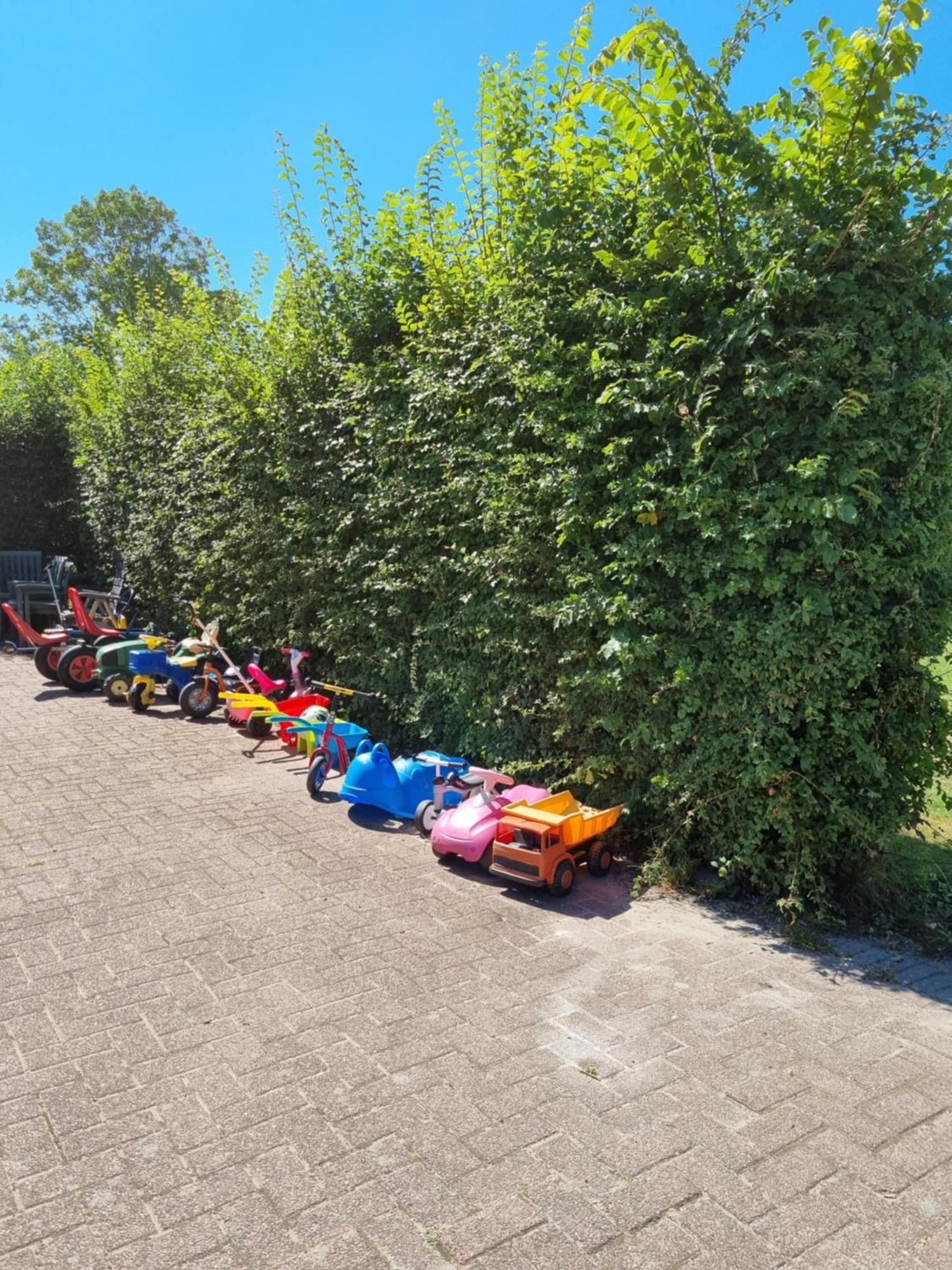Camping De Tulpenweide Lege Kampeerplaats, Lege Plaats Op Het Gras Zonder Bed Breezand Ngoại thất bức ảnh
