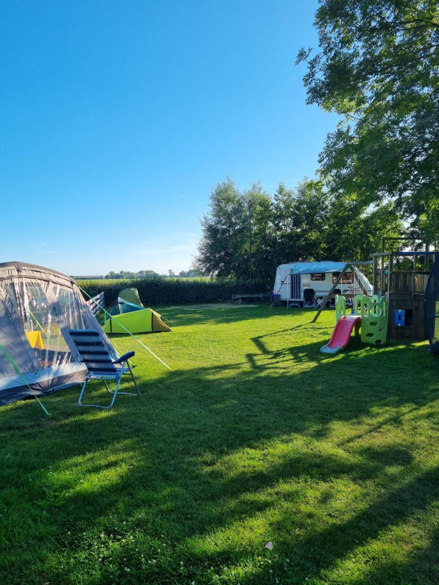 Camping De Tulpenweide Lege Kampeerplaats, Lege Plaats Op Het Gras Zonder Bed Breezand Phòng bức ảnh