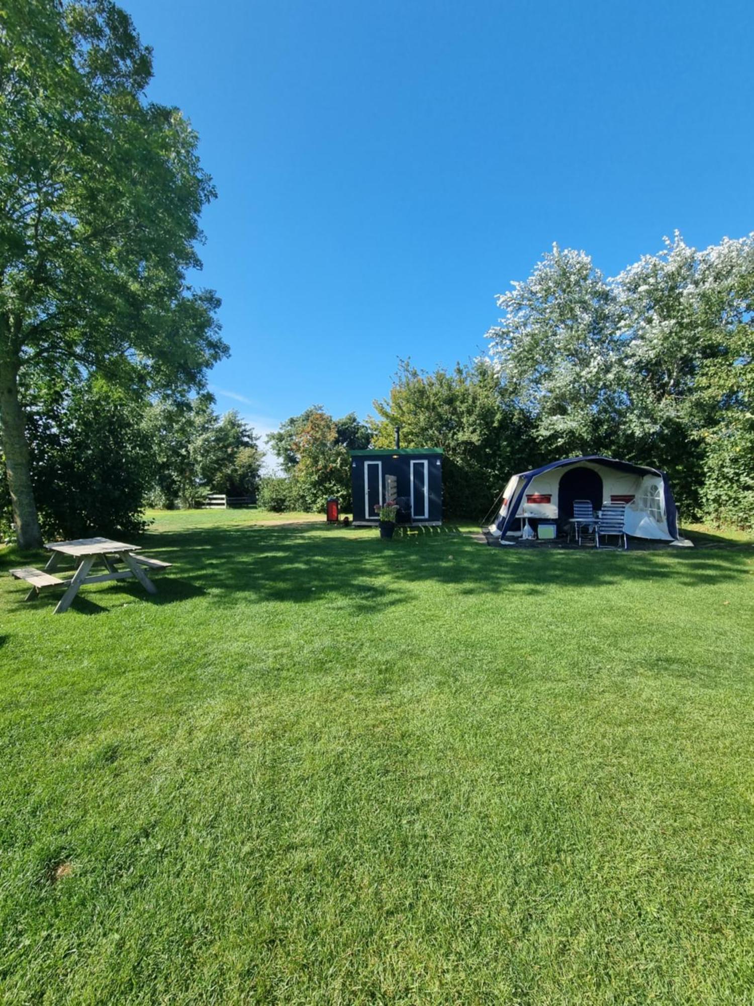 Camping De Tulpenweide Lege Kampeerplaats, Lege Plaats Op Het Gras Zonder Bed Breezand Phòng bức ảnh